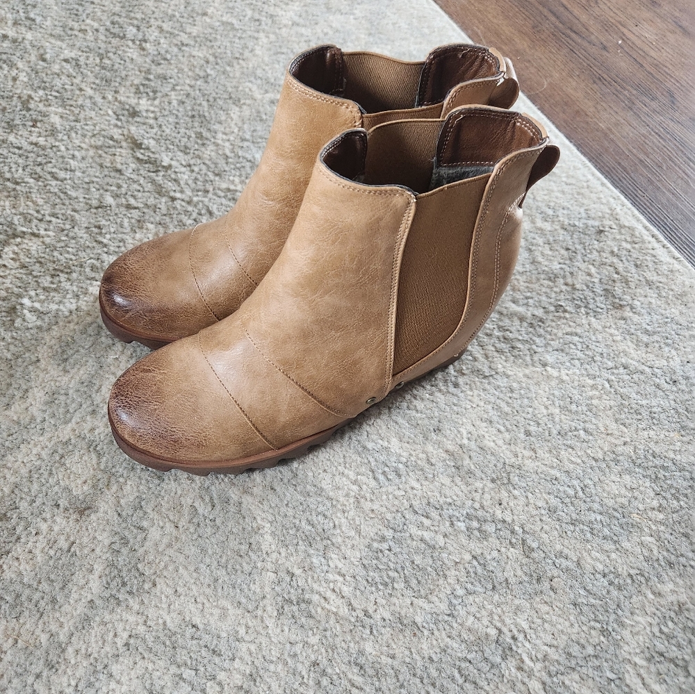 Women's brown booties